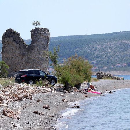 Apartments By The Sea Starigrad, Paklenica - 16421 Buitenkant foto