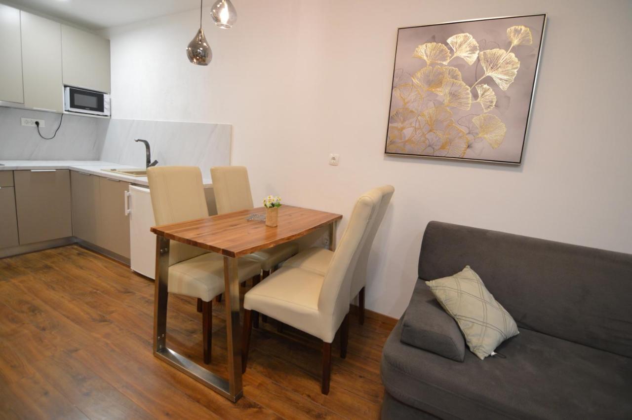 Apartments By The Sea Starigrad, Paklenica - 16421 Buitenkant foto