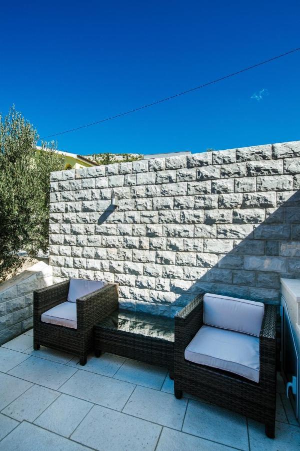 Apartments By The Sea Starigrad, Paklenica - 16421 Buitenkant foto
